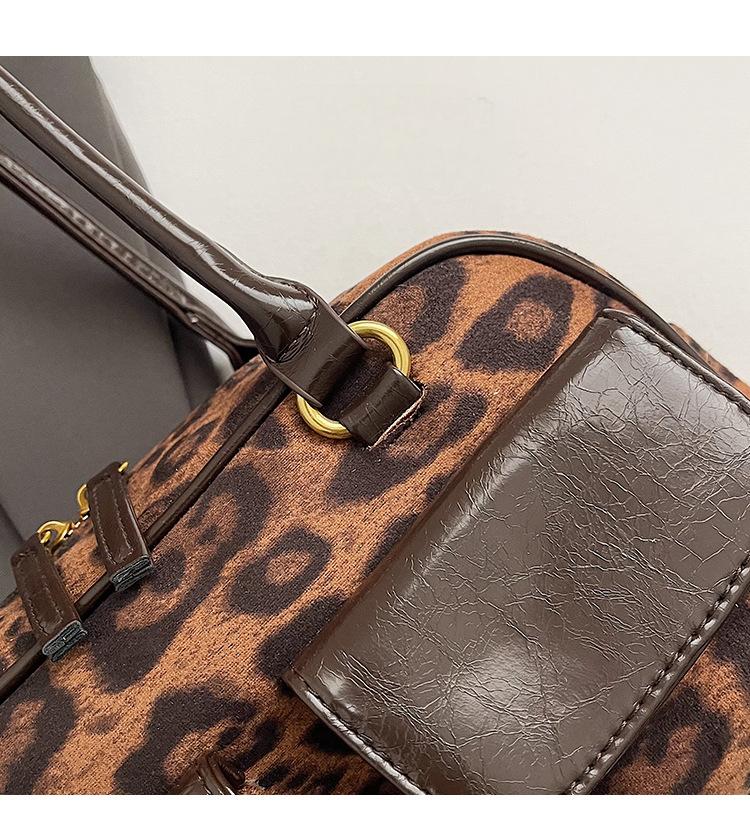 Autumn and winter fashion leopard pilling shoulder bag