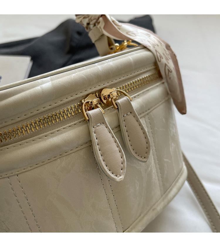 Popular bags for women, textured crossbody small square bag