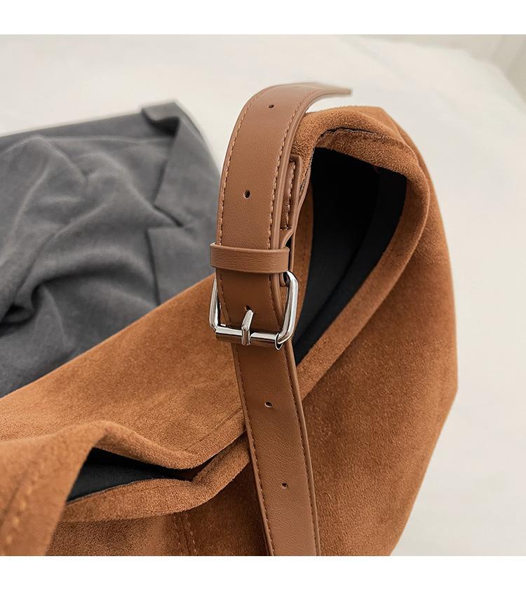 New suede bucket bag for autumn and winter, large capacity, one-shoulder underarm tote bag