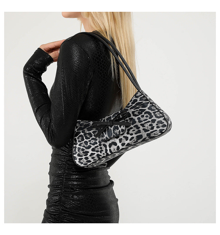 Small bow leopard bag