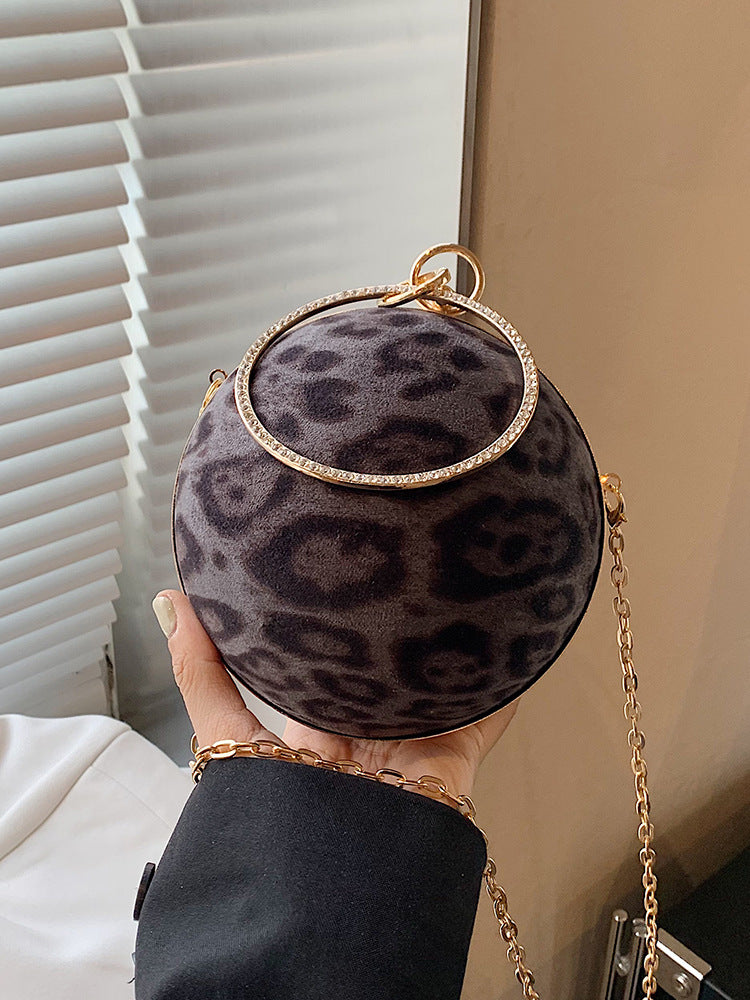 Fashionable and stylish ladies' crossbody chain handbag small round bag