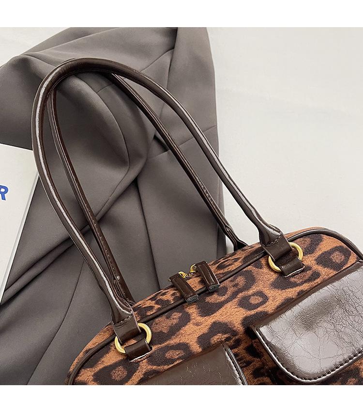 Autumn and winter fashion leopard pilling shoulder bag