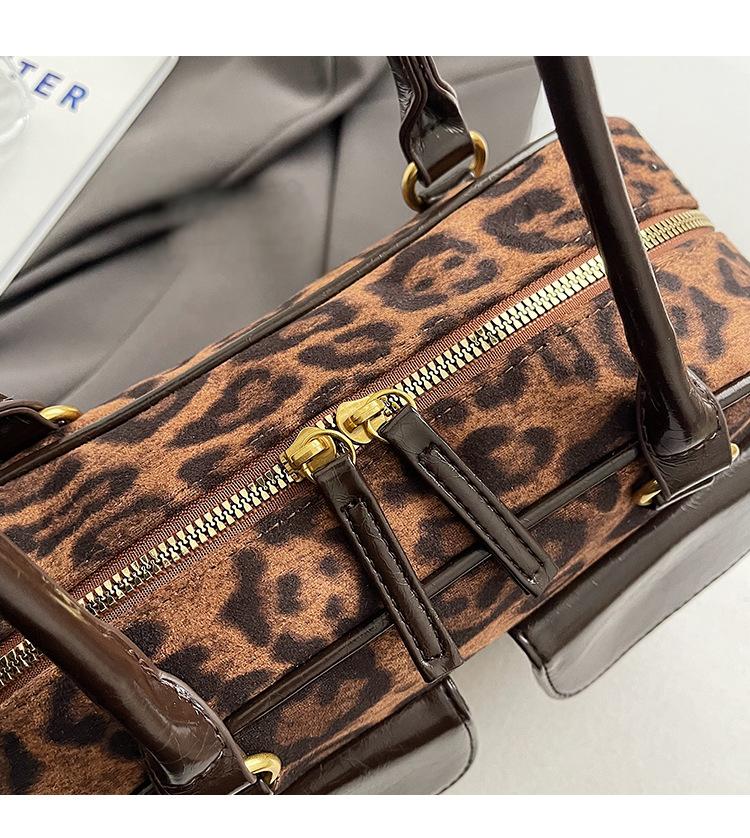 Autumn and winter fashion leopard pilling shoulder bag