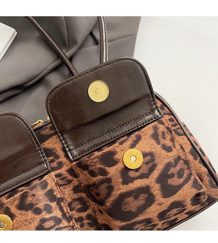 Autumn and winter fashion leopard pilling shoulder bag